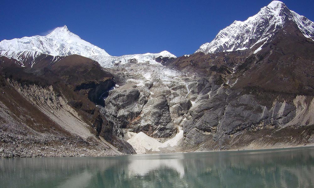 manaslu trek with guide